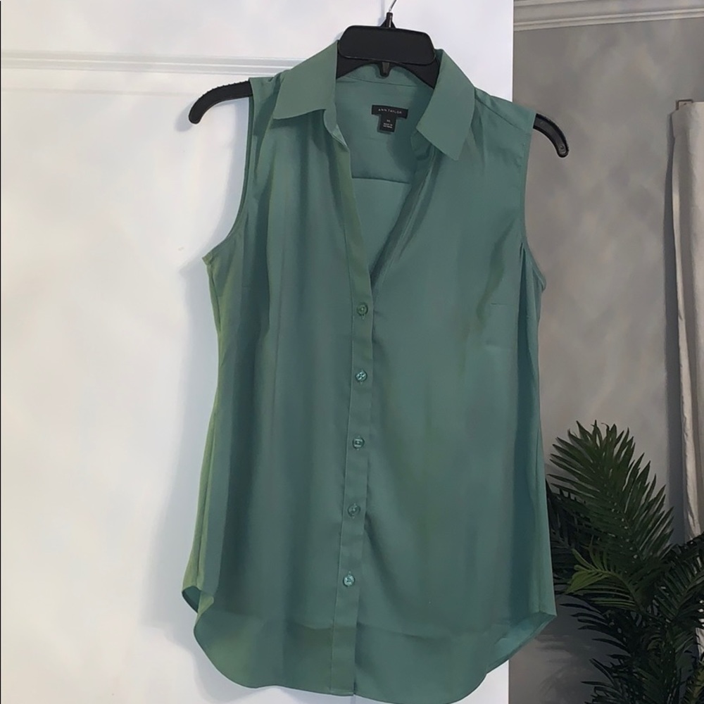 Ann Taylor top, size small.